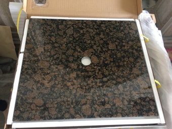 Encimera de tocador de granito marrón báltico para baño 